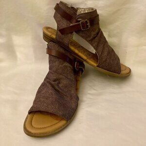Excellent Condition, SZ 6.5, Blowfish Malibu Brisa Canvas Shootie Sandals, Brown